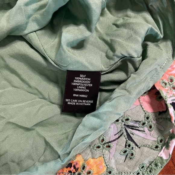 Torrid Green Floral Babydoll Eyelet Tiered Sleeveless Top size 0 - Picture 7 of 10